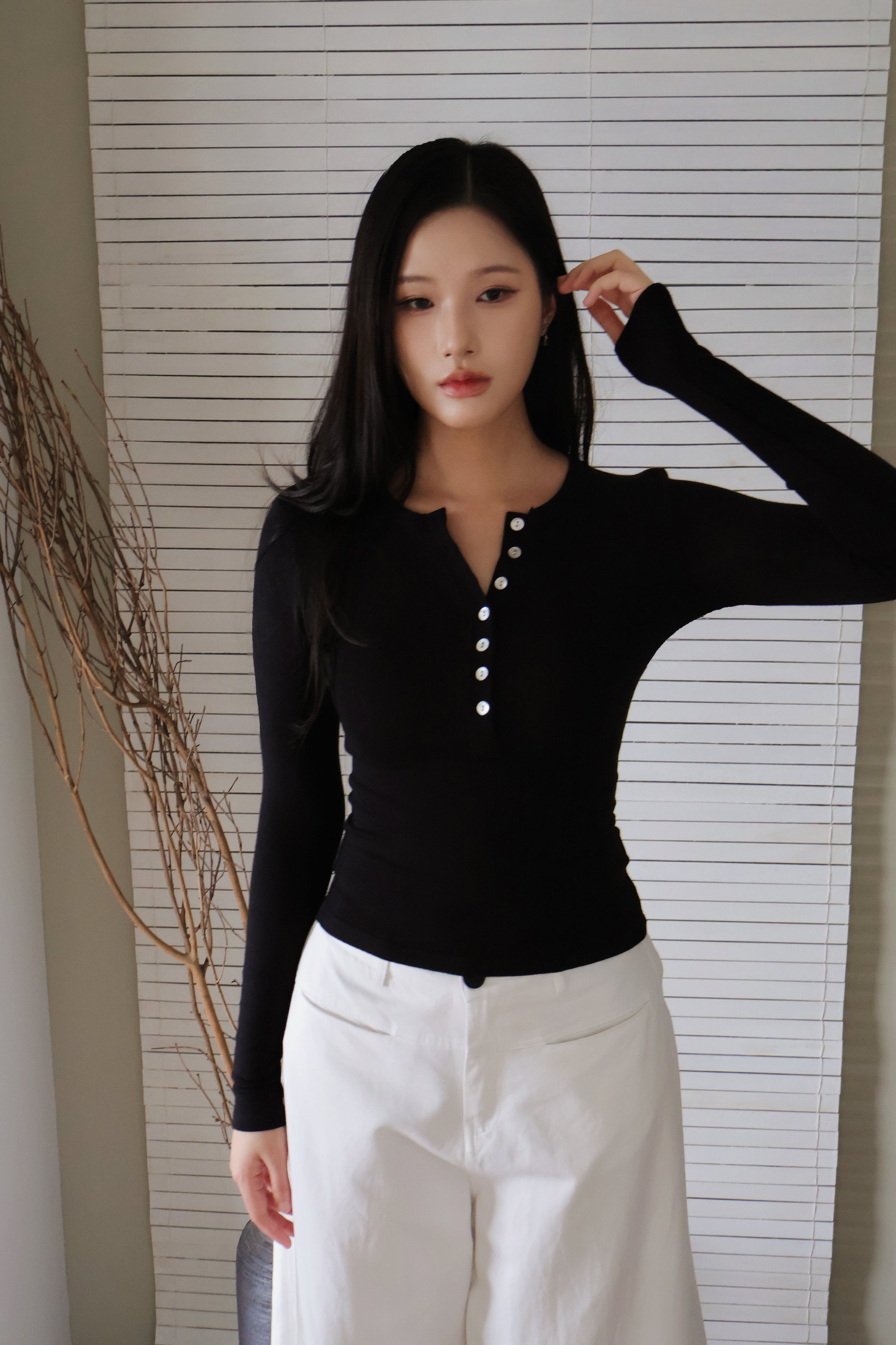 Pearl-Skin Henley- Black