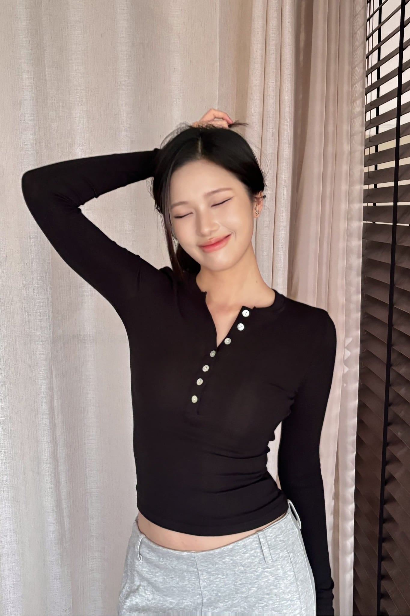 Pearl-Skin Henley- Black